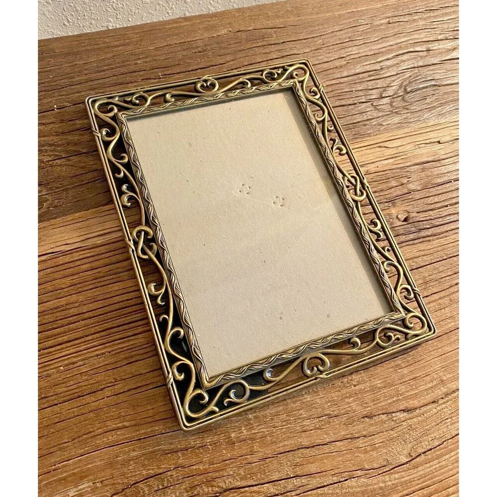 Ashleigh Manor Picture Frame Holds 5X7 Used